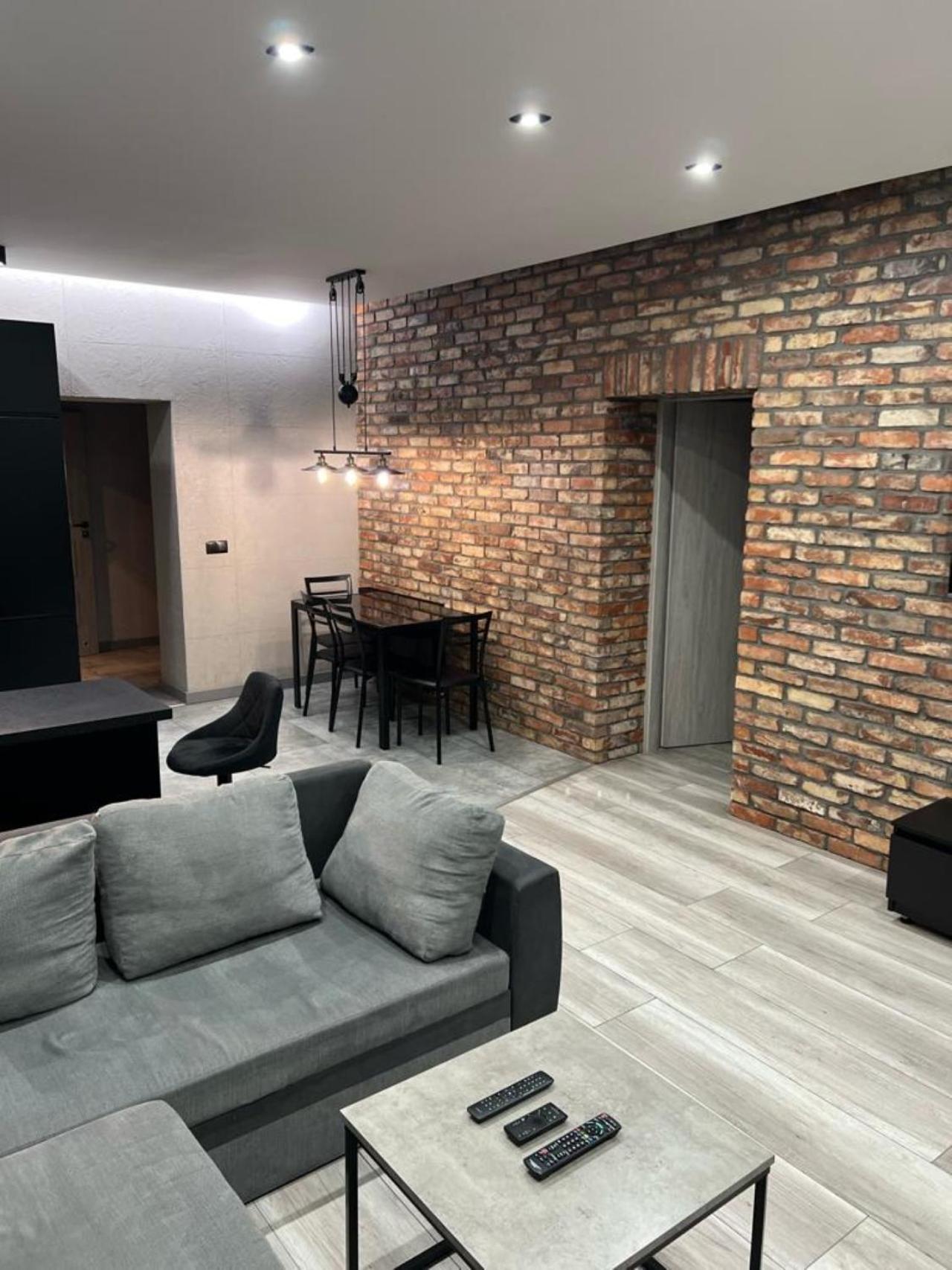 Raciborska Royal Apartment - Miejsce Parkingowe Na Parkingu Strzezonym Gliwice Exterior foto
